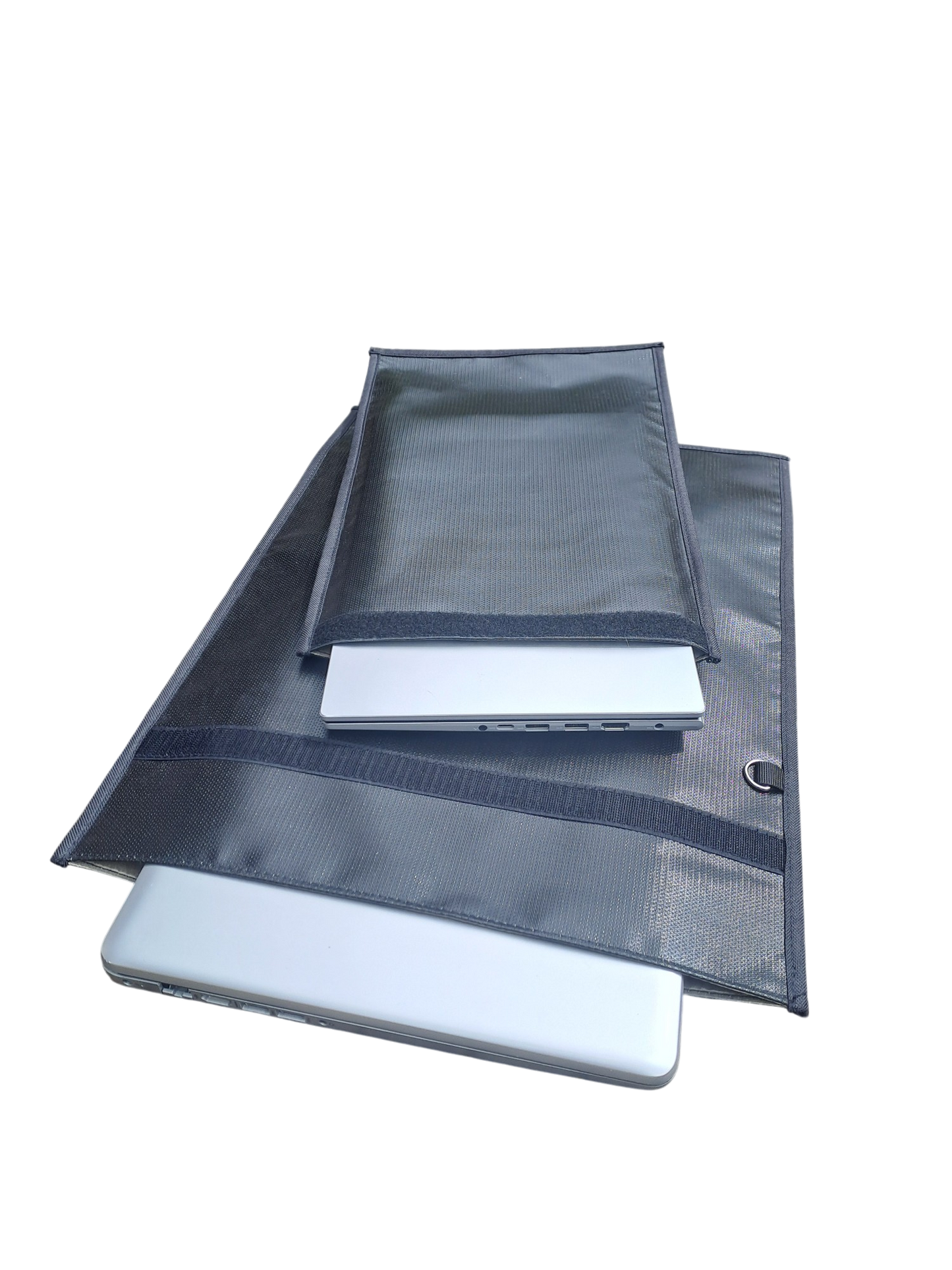 Pochettes anti ondes convenant aux ordinateurs portables de toutes tailles.