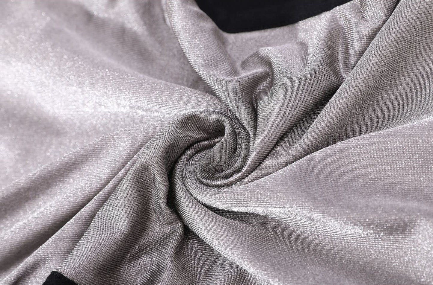 Tissu en fibre d'argent, bloque naturellement et très efficacement les ondes électromagnétique, tout en étant un tissu très doux et confortable.