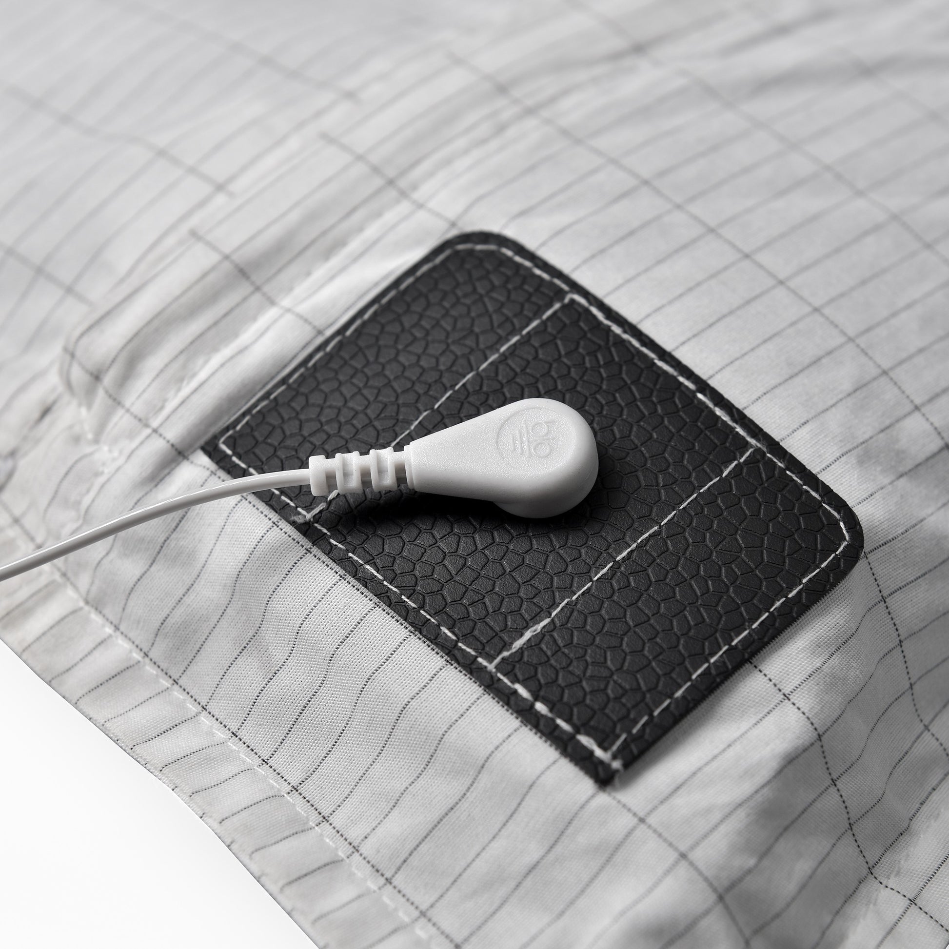 Détendez-vous avec notre housse de coussin grounding : bien-être, mise à la terre naturelle, tissu doux et technologie sûre pour votre relaxation au quotidien.

