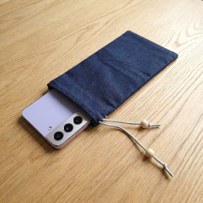 Pochette téléphone anti ondes bleu marine protégeant un smartphone des rayonnements électromagnétiques